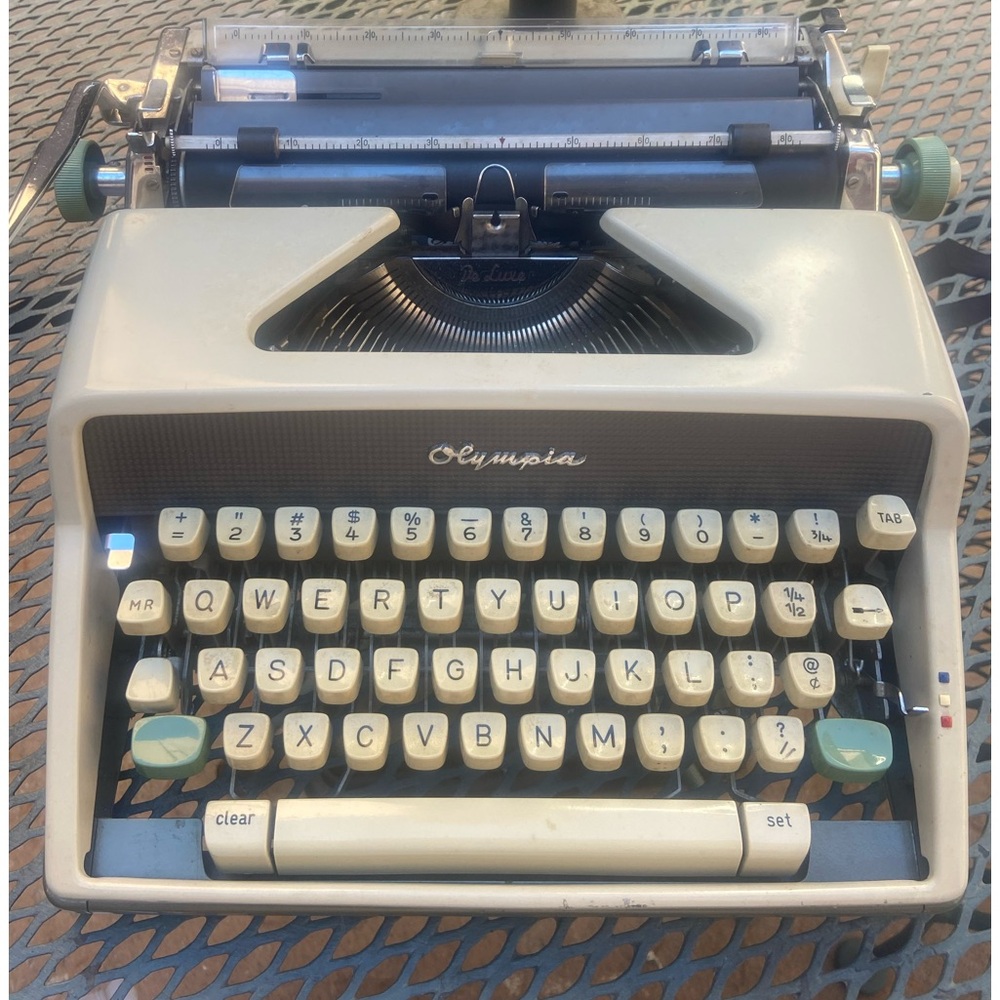 1963 Olympia SM7 Deluxe Italic Pica Portable Typewriter